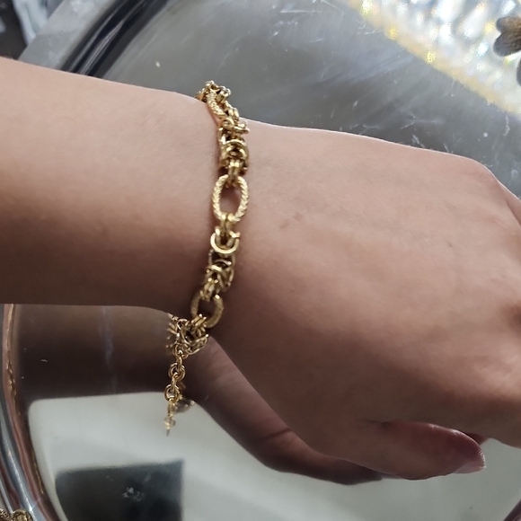 Graduated Link Elegant Gold Chain Bracelet - Picture 4 of 5